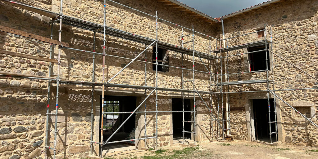 Artisan maçon LM Bati Renov – Rénovation bâtiment ancien Mornant