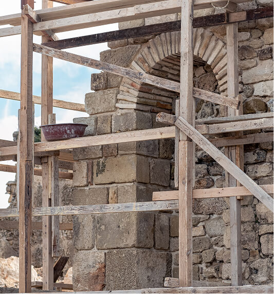 Rénovation charpente traditionnelle bâtiment ancien – Mornant Lyon